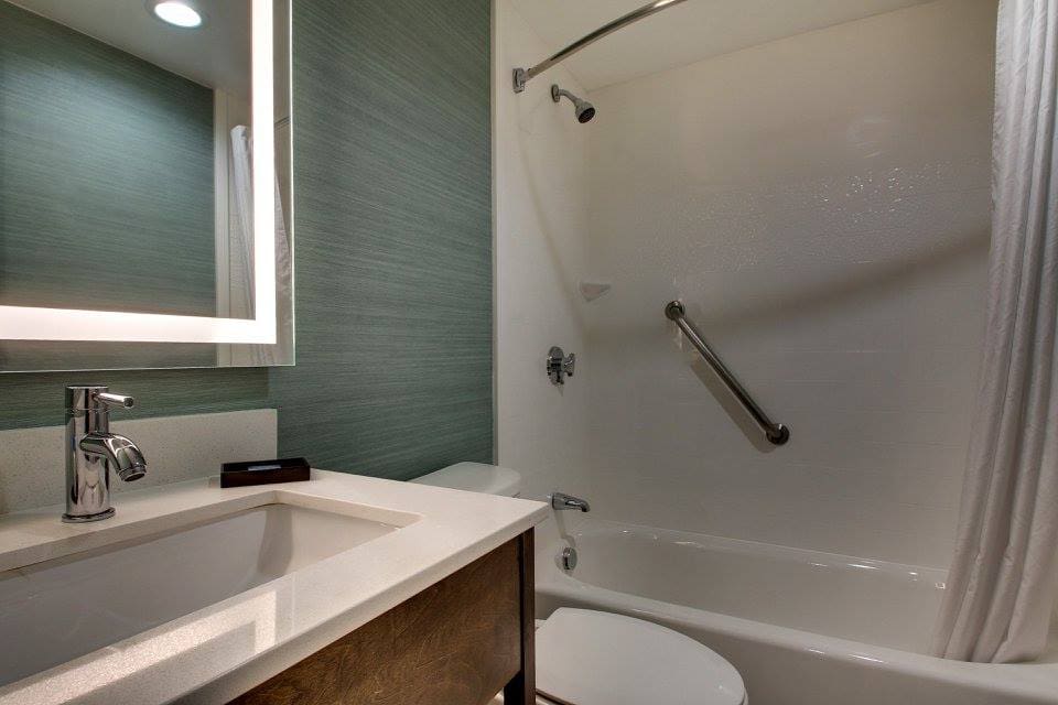 Best Western Plus New Englander