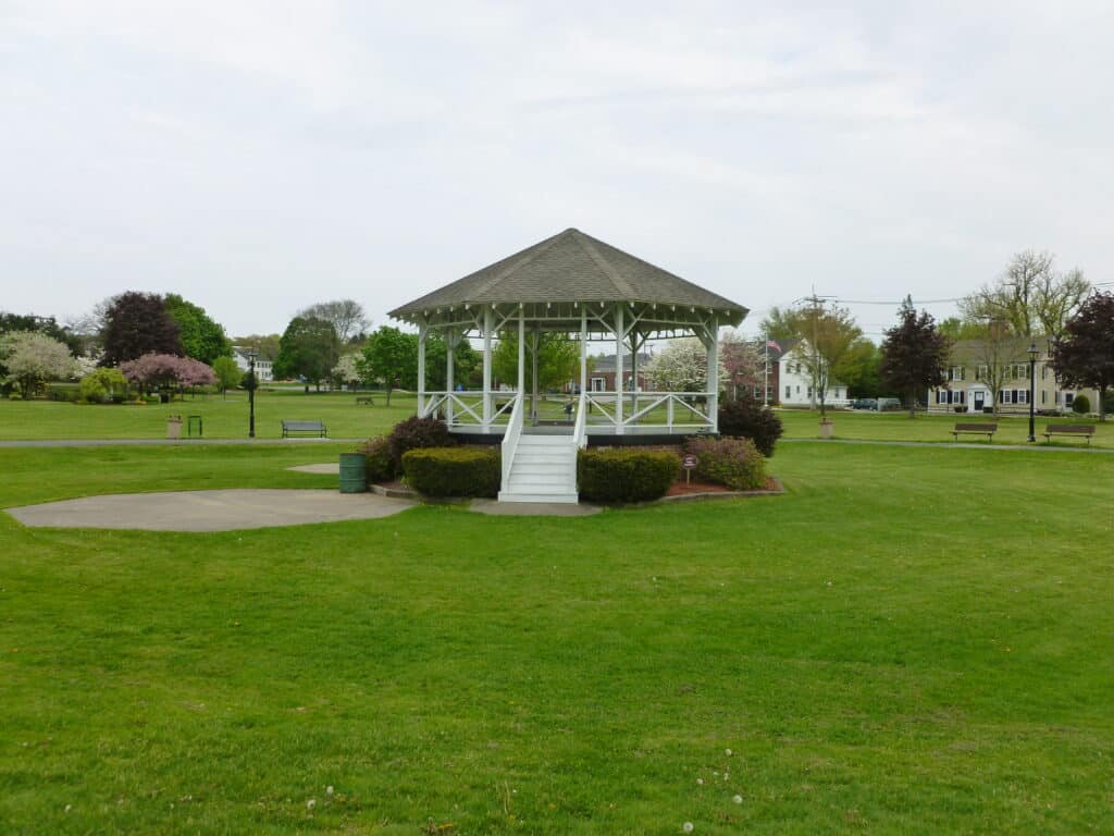 Simonds Park – Town Common